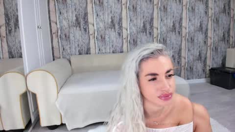 elisabeth_jason online show from November 2025 04:35:01 AM