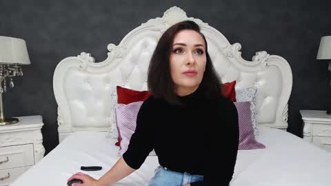 Krissy online show from October 2025 12:07:02 PM