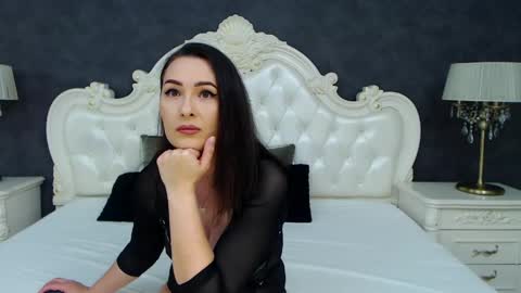 Snapshot of elisabethswan chatting on April 2026 07:44:02 AM Krissy online show from April 2026 07:44:02 AM