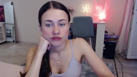 Snapshot of eliscuteblonde chatting on December 2025 05:16:01 AM Elis online show from December 2025 05:16:01 AM