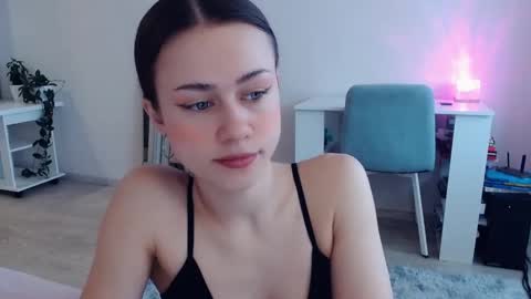 Snapshot of eliscuteblonde chatting on February 2026 06:29:02 AM Elis online show from February 2026 06:29:02 AM