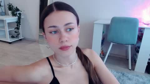 Snapshot of eliscuteblonde chatting on February 2026 06:28:02 AM Elis online show from February 2026 06:28:02 AM