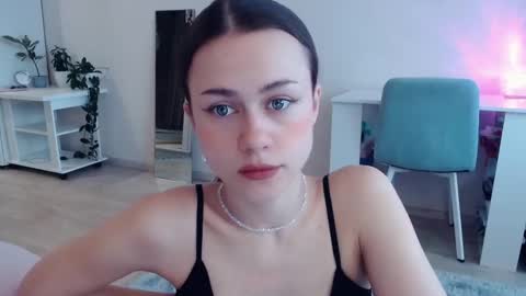 Snapshot of eliscuteblonde chatting on February 2026 06:17:01 AM Elis online show from February 2026 06:17:01 AM