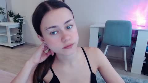 Snapshot of eliscuteblonde chatting on February 2026 05:47:01 AM Elis online show from February 2026 05:47:01 AM