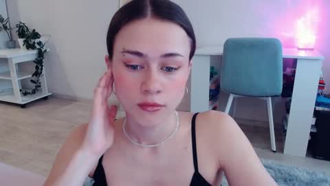 Snapshot of eliscuteblonde chatting on February 2026 05:48:02 AM Elis online show from February 2026 05:48:02 AM