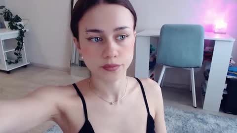 Snapshot of eliscuteblonde chatting on February 2026 06:11:02 AM Elis online show from February 2026 06:11:02 AM