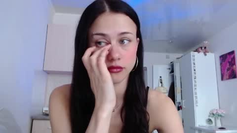 Snapshot of eliscuteblonde chatting on June 2026 07:24:01 AM Elis online show from June 2026 07:24:01 AM