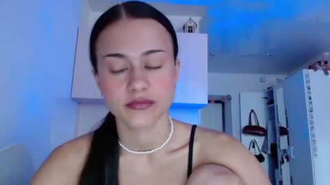Snapshot of eliscuteblonde chatting on June 2026 06:22:01 AM Elis online show from June 2026 06:22:01 AM