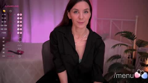 Snapshot of elise_bryk chatting on October 2025 11:29:01 AM hiIm Elise online show from October 2025 11:29:01 AM