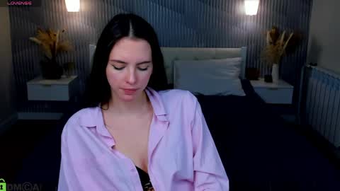 Snapshot of elise_robbie chatting on April 2026 06:19:01 AM Elise online show from April 2026 06:19:01 AM