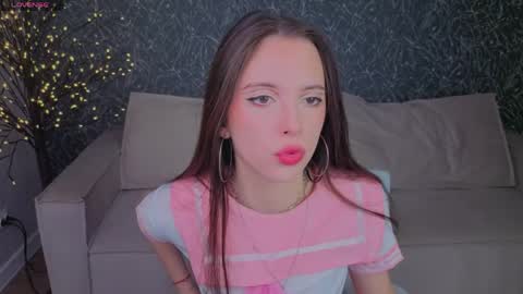 Snapshot of elise_robbie chatting on May 2026 05:19:01 PM Elise online show from May 2026 05:19:01 PM