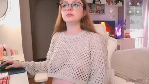 Snapshot of elisejays chatting on October 2025 11:33:02 AM Elise online show from October 2025 11:33:02 AM