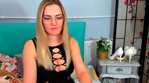 Elise online show from December 2024 03:00:02 PM