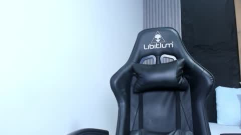 Snapshot of elissa_iris chatting on January 2025 07:10:01 PM E L I S S A online show from January 2025 07:10:01 PM