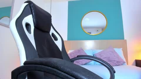 Snapshot of elissa_iris chatting on February 2025 02:14:01 AM E L I S S A online show from February 2025 02:14:01 AM