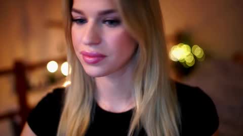 Snapshot of elister_alison chatting on October 2025 11:38:02 AM Sunflower  online show from October 2025 11:38:02 AM