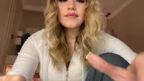 Snapshot of elixiirr chatting on March 2026 08:09:01 PM Stephanie online show from March 2026 08:09:01 PM