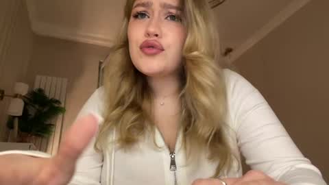 Snapshot of elixiirr chatting on April 2026 08:17:01 PM Stephanie online show from April 2026 08:17:01 PM