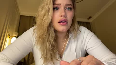 Snapshot of elixiirr chatting on April 2026 07:28:02 PM Stephanie online show from April 2026 07:28:02 PM