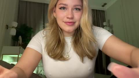 Snapshot of elixiirr chatting on April 2026 08:00:02 PM Stephanie online show from April 2026 08:00:02 PM