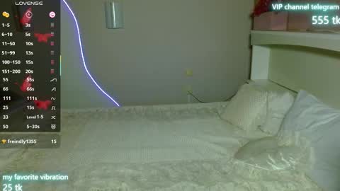 Eliz online show from October 2025 11:11:02 PM