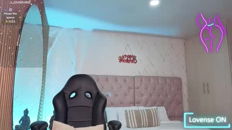 ELIZA online show from December 2025 07:40:02 PM