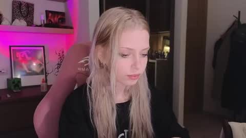 Snapshot of eliza_sadcat chatting on March 2026 04:24:01 PM Elizabeth online show from March 2026 04:24:01 PM