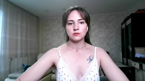 Snapshot of eliza_sin chatting on April 2026 10:02:02 AM Elizabeth online show from April 2026 10:02:02 AM