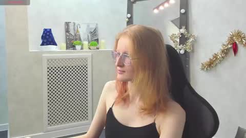 Snapshot of elizabeth_harpper chatting on January 2025 01:00:01 AM Elizabeth online show from January 2025 01:00:01 AM