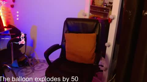 Snapshot of elizabeth_martinez98 chatting on February 2025 08:14:02 PM Elizabeth Martinez online show from February 2025 08:14:02 PM