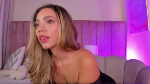 Snapshot of elizabeth_roche chatting on April 2026 12:11:02 PM elizabeth_roche online show from April 2026 12:11:02 PM