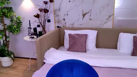 Elizabeth online show from October 2025 04:09:02 PM