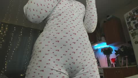 Snapshot of elizabethflowerr chatting on February 2025 03:06:01 AM Eli online show from February 2025 03:06:01 AM