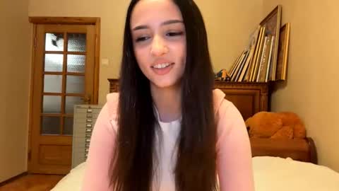 Snapshot of elizabethrabin chatting on November 2025 03:35:01 PM Mia online show from November 2025 03:35:01 PM