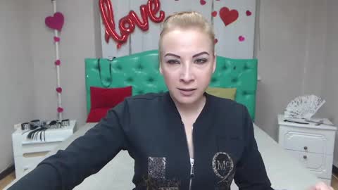 Snapshot of elizabethsho chatting on May 2026 05:18:01 PM ElizabethSho online show from May 2026 05:18:01 PM