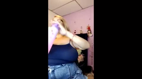 Snapshot of elizabethtaylor1 chatting on December 2025 11:42:01 PM Elizabeth online show from December 2025 11:42:01 PM