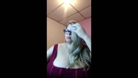 Snapshot of elizabethtaylor1 chatting on April 2026 10:32:01 AM Elizabeth online show from April 2026 10:32:01 AM