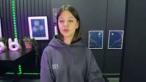 Eliza online show from December 2024 07:11:02 PM