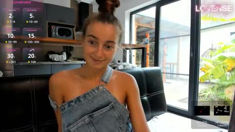 Snapshot of elizsweet chatting on November 2025 08:46:01 AM Eliz online show from November 2025 08:46:01 AM