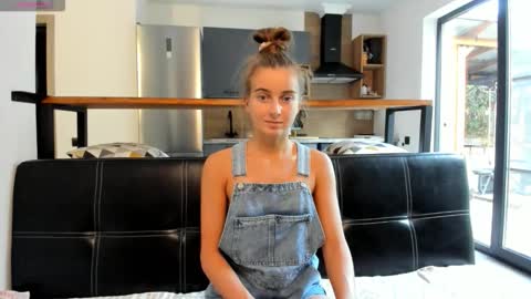 Snapshot of elizsweet chatting on November 2025 11:43:02 AM Eliz online show from November 2025 11:43:02 AM