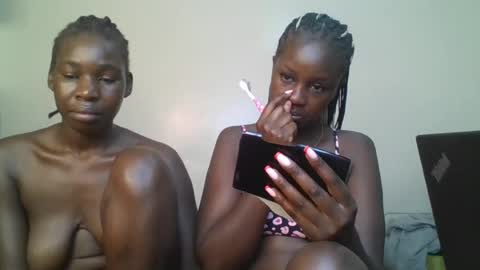 Snapshot of ella8_ chatting on June 2026 01:06:02 AM ella8_ online show from June 2026 01:06:02 AM