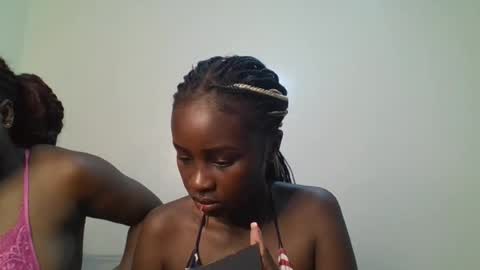 Snapshot of ella8_ chatting on June 2026 01:16:01 AM ella8_ online show from June 2026 01:16:01 AM