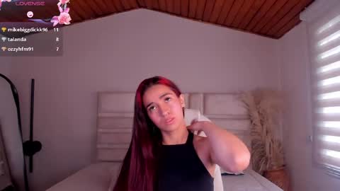 Snapshot of ella__olmos chatting on May 2026 04:04:02 PM Ella Olmos online show from May 2026 04:04:02 PM