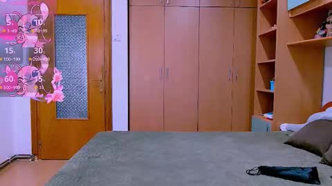 Ella  online show from November 2025 06:47:02 AM