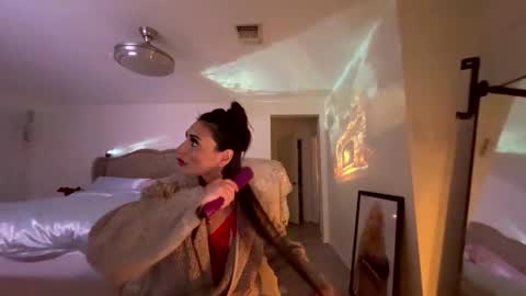 Snapshot of ella_ella_ella_ay chatting on November 2025 11:33:01 AM ella_ella_ella_ay online show from November 2025 11:33:01 AM