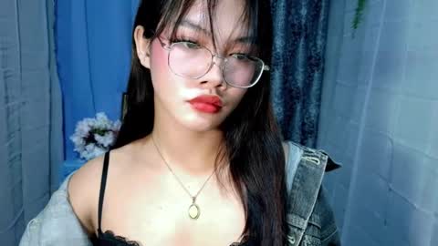 Ella online show from November 2025 09:57:01 PM