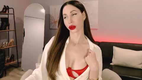 Snapshot of ella_sea chatting on June 2026 05:45:02 AM Ella online show from June 2026 05:45:02 AM
