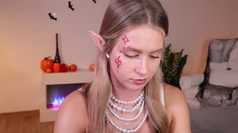 Ella online show from October 2025 06:57:02 PM