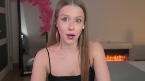 Snapshot of ella_twinkle chatting on March 2026 07:31:02 PM Ella online show from March 2026 07:31:02 PM