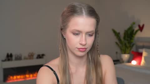 Snapshot of ella_twinkle chatting on April 2026 06:55:02 PM Ella online show from April 2026 06:55:02 PM